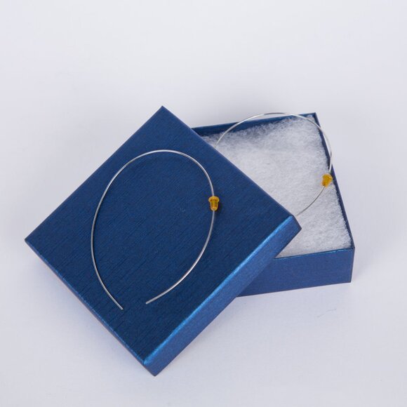 BNWT FREE PEOPLE LIGHTWEIGHT SILVER OPEN OVAL HOOPS PLASTIC ADJUSTABLE BACKING - Picture 4 of 6